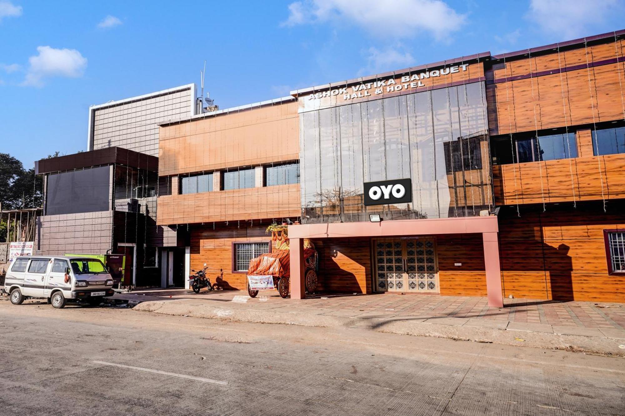 Oyo Flagship Hotel Ashok Vatika Banquet Hall รานจี ภายนอก รูปภาพ