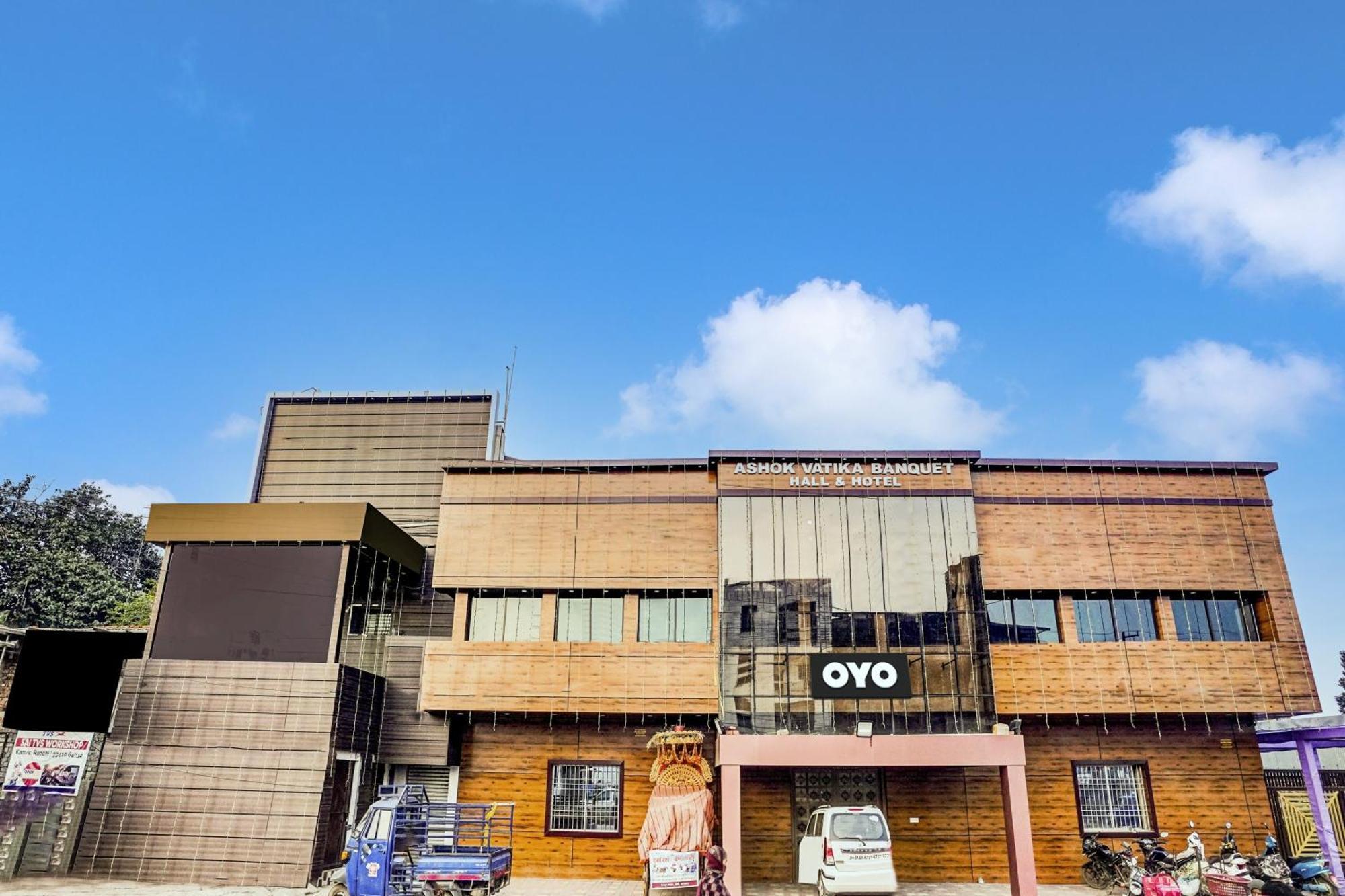 Oyo Flagship Hotel Ashok Vatika Banquet Hall รานจี ภายนอก รูปภาพ